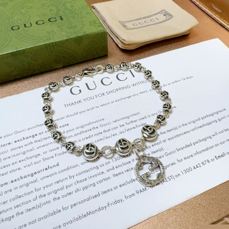 G*u*i bracelets